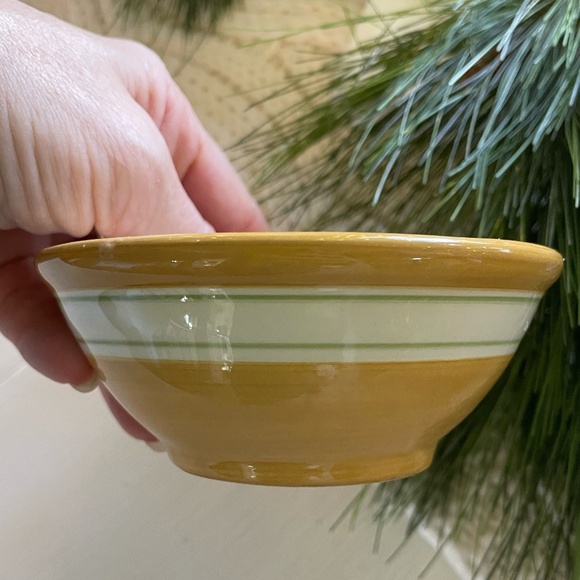 SMALL COUNTRY/PRIMITIVE YELLOW BOWL - Picture 1 of 8